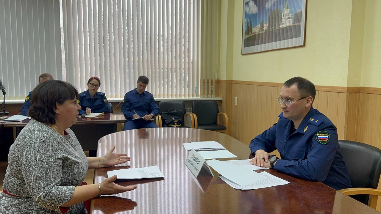 Сегодня на одном из промышленных предприятий Московского района г. Нижнего Новгорода прокурор области Андрей Травкин провел встречу с трудовым коллективом Сегодня на одном из промышленных предприятий Московского района г. Нижнего Новгорода прокурор области Андрей Травкин провел встречу с трудовым коллективом