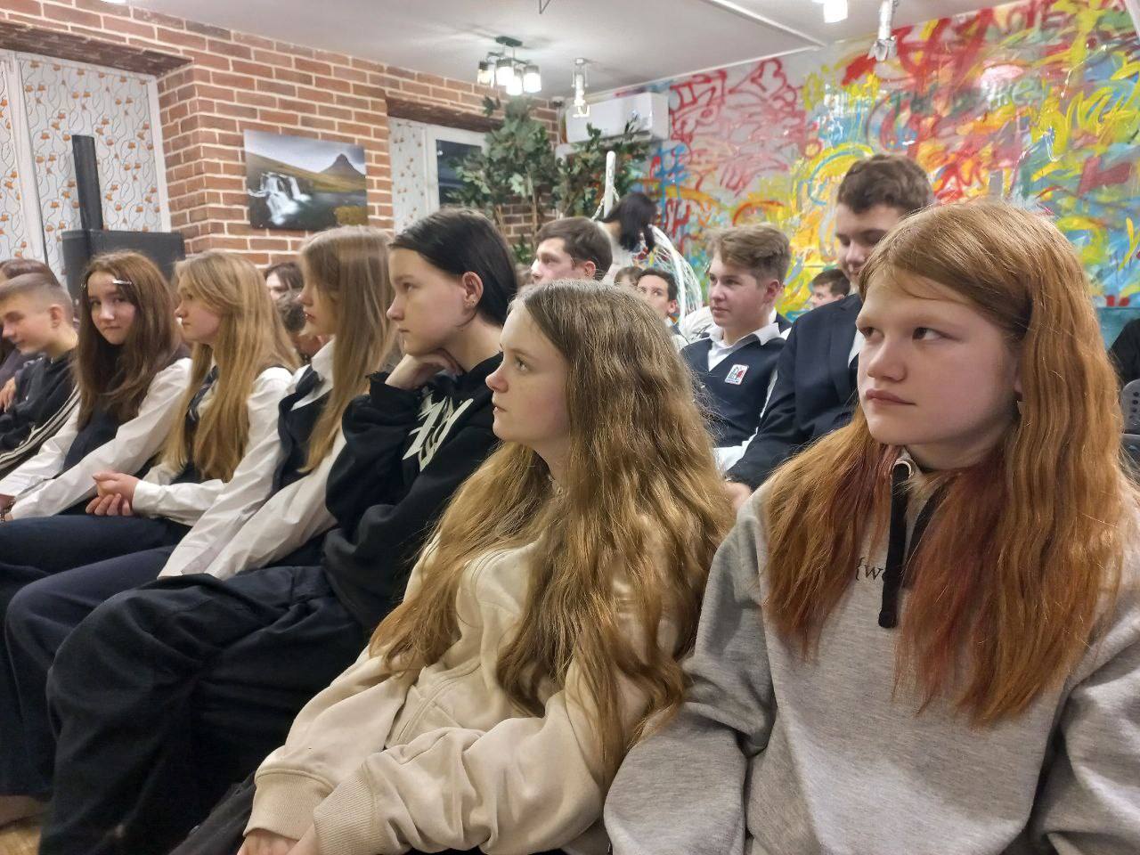 19 ноября 2025 года сотрудники транспортной полиции провели профилактическое мероприятие в "Хулиганодоме" г. Нижнего Новгорода 19 ноября 2025 года сотрудники транспортной полиции провели профилактическое мероприятие в "Хулиганодоме" г. Нижнего Новгорода