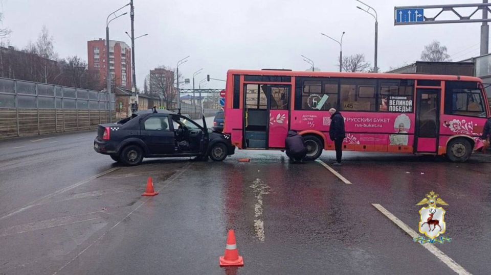 Полицейские устанавливают обстоятельства ДТП на улице Циолковского в Нижнем Новгороде