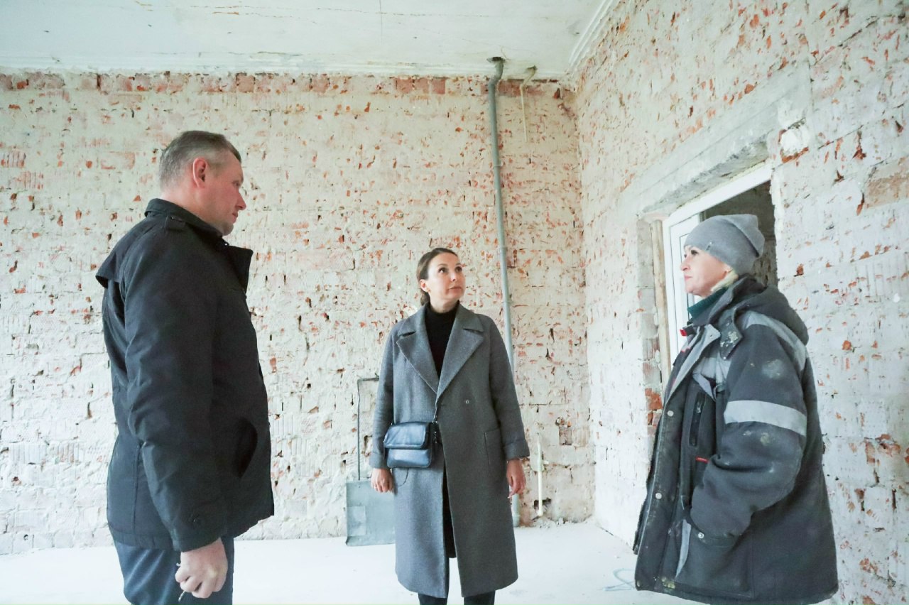 Оксана Смолина проконтролировала ход капремонта корпуса школы №123 на улице Гвоздильной Оксана Смолина проконтролировала ход капремонта корпуса школы №123 на улице Гвоздильной