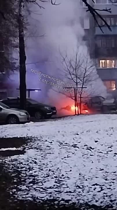 Автомобиль сгорел сегодня утром в Нижнем Новгороде