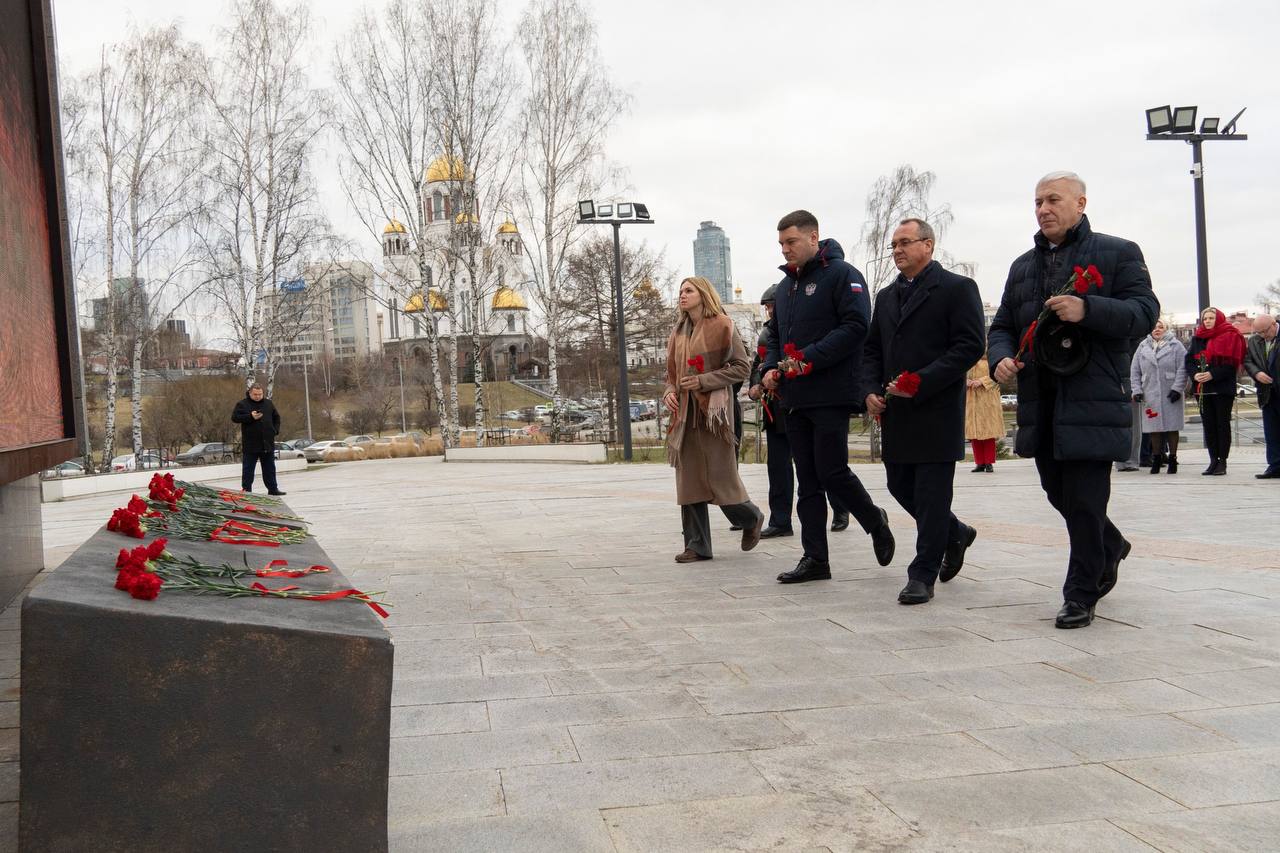 Завершаю неделю рабочим визитом в Екатеринбург, где проходит традиционный форум «Города России» Завершаю неделю рабочим визитом в Екатеринбург, где проходит традиционный форум «Города России»