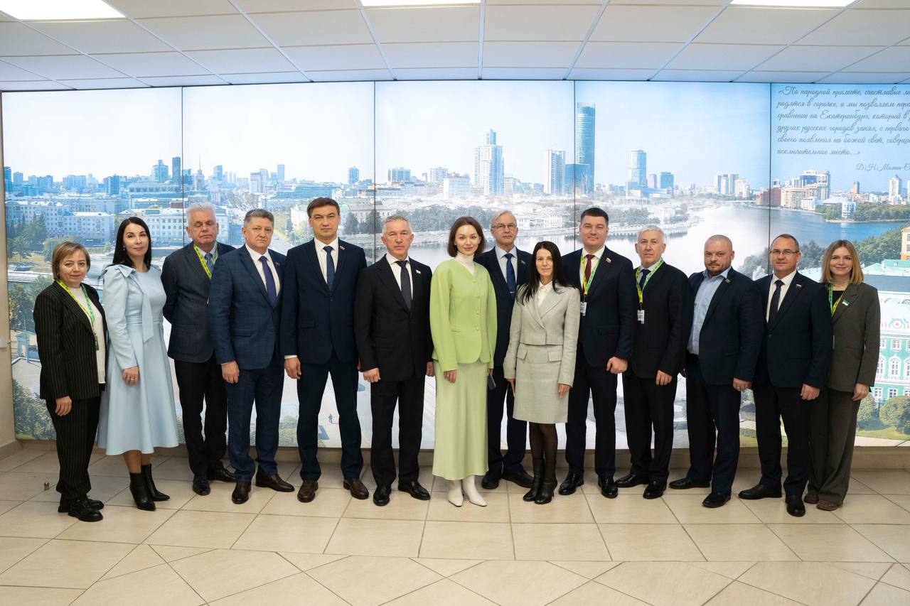 Завершаю неделю рабочим визитом в Екатеринбург, где проходит традиционный форум «Города России» Завершаю неделю рабочим визитом в Екатеринбург, где проходит традиционный форум «Города России»