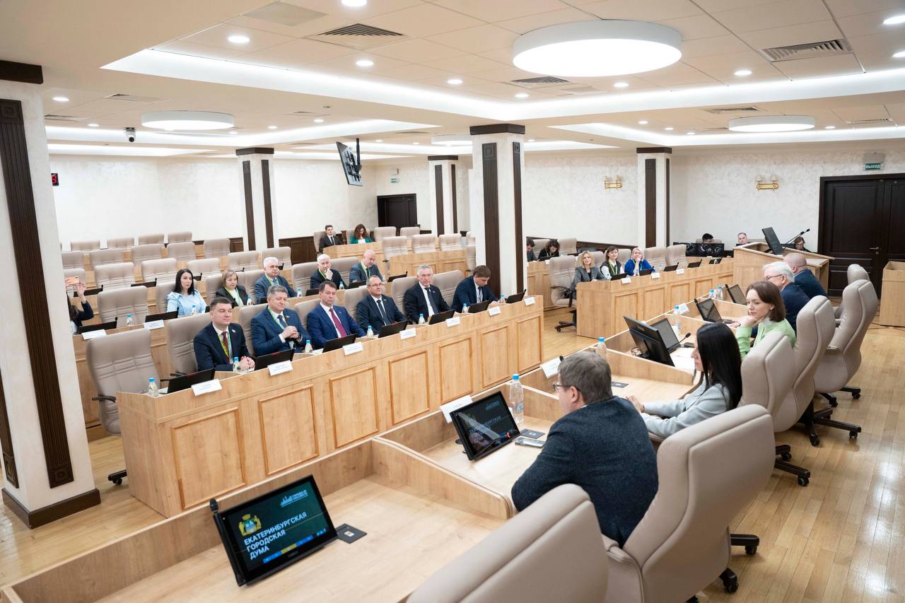 Завершаю неделю рабочим визитом в Екатеринбург, где проходит традиционный форум «Города России» Завершаю неделю рабочим визитом в Екатеринбург, где проходит традиционный форум «Города России»