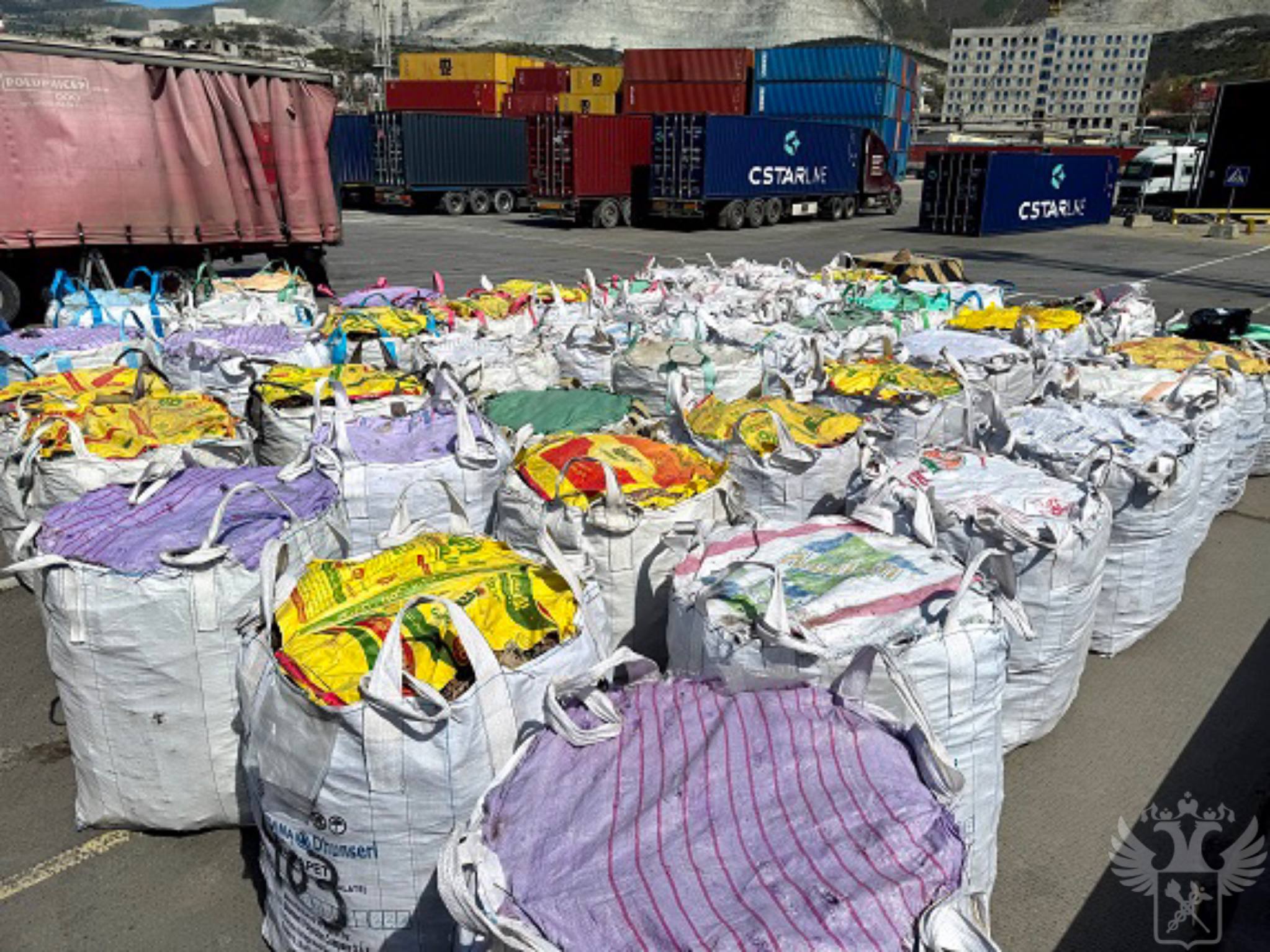 Таможенники в порту Новороссийск пресекли контрабанду драгметаллов на 1,5 млн рублей в составе лома Таможенники в порту Новороссийск пресекли контрабанду драгметаллов на 1,5 млн рублей в составе лома