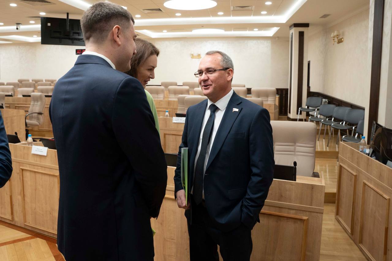 Завершаю неделю рабочим визитом в Екатеринбург, где проходит традиционный форум «Города России» Завершаю неделю рабочим визитом в Екатеринбург, где проходит традиционный форум «Города России»