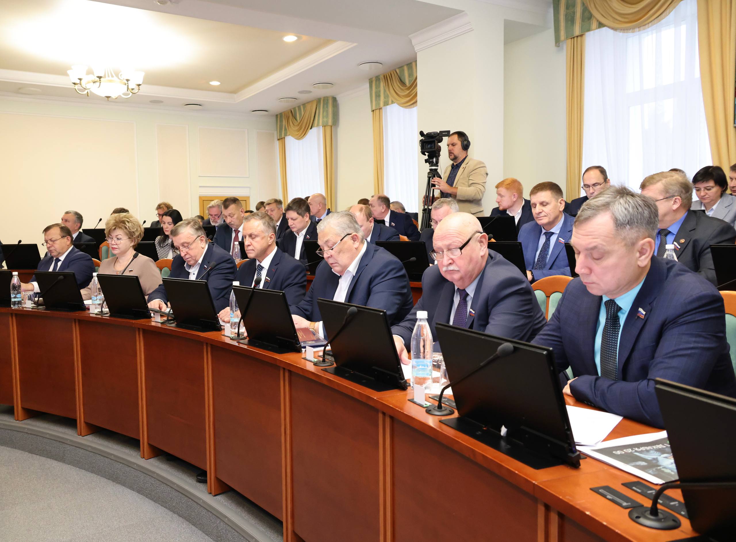 На заседании депутаты утвердили список кандидатов на получение Почетного знака «За безупречную службу в Нижегородской области»