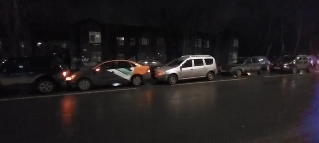 Пять автомобилей столкнулись на улице Рябцева в Нижнем Новгороде