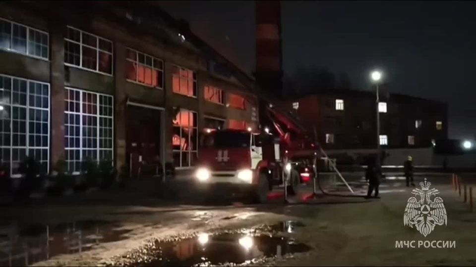 Видео с места тушения.. ДОП. Открытое горение ликвидировано