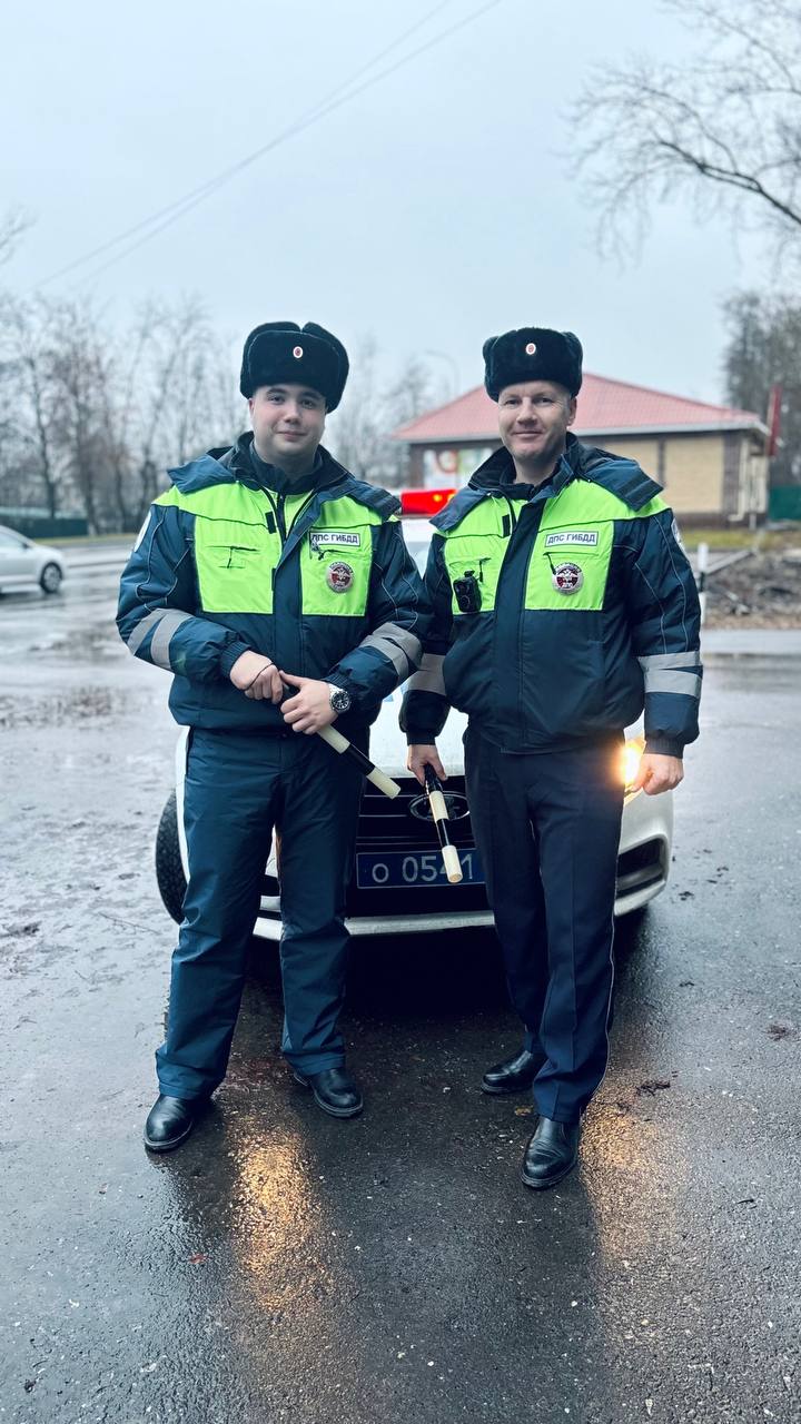 Доброго утра и отличной хорошей недели желают инспекторы ДПС ОГИБДД МО МВД России «Навашинский» Андрей Линьков и Юрий Калинин