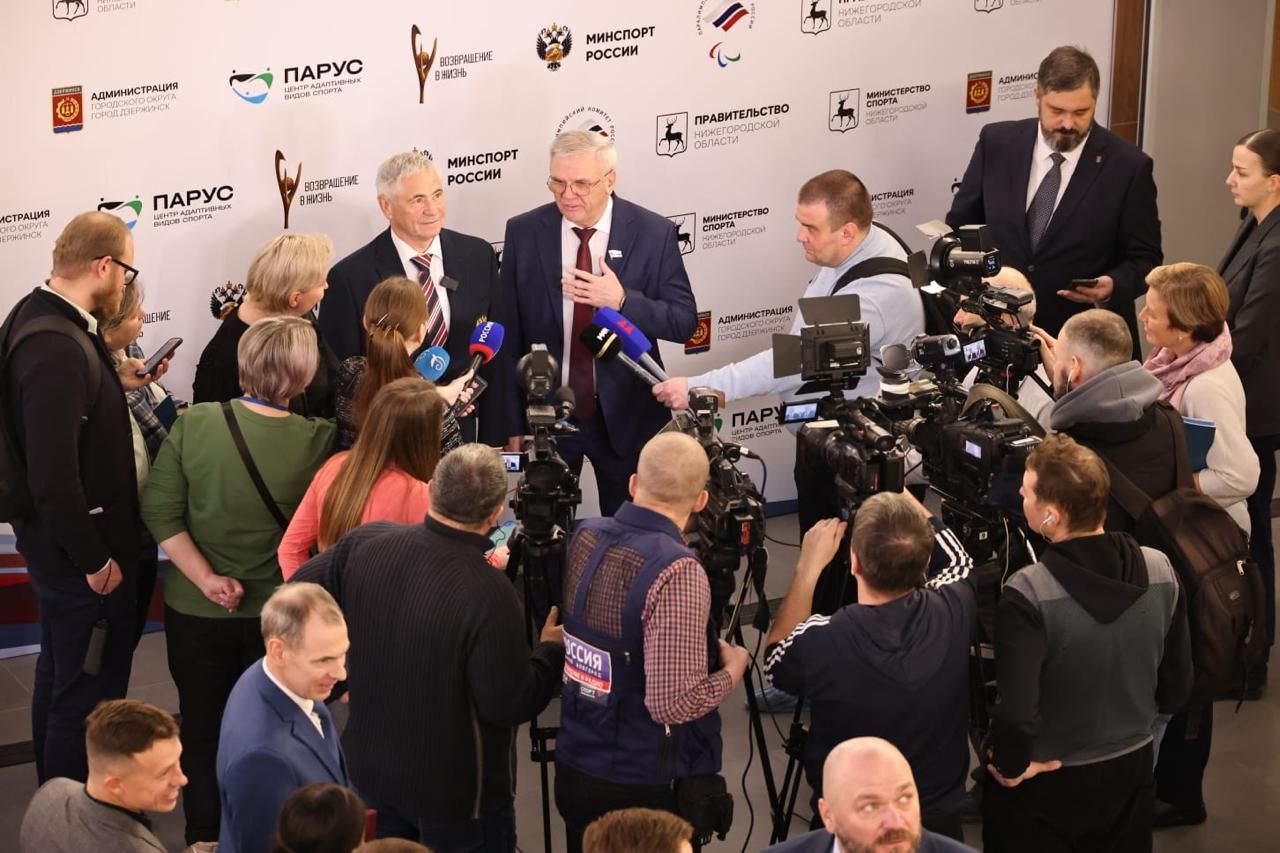 Впервые в жизни зачитывал приветствие от имени Президента России – дух захватывало! Накануне церемония награждения лауреатов премии «Возвращение в жизнь» Паралимпийского комитета РФ собрала в Дзержинске атлетов, тренеров... Впервые в жизни зачитывал приветствие от имени Президента России – дух захватывало! Накануне церемония награждения лауреатов премии «Возвращение в жизнь» Паралимпийского комитета РФ собрала в Дзержинске атлетов, тренеров...