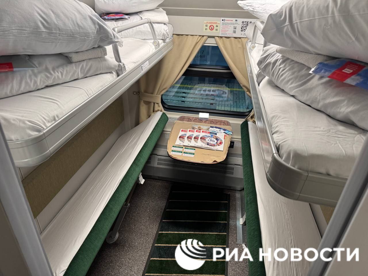 РЖД показали новый двухэтажный поезд "Буревестник" для маршрута Москва-Нижний Новгород, передает корреспондент РИА Новости РЖД показали новый двухэтажный поезд "Буревестник" для маршрута Москва-Нижний Новгород, передает корреспондент РИА Новости