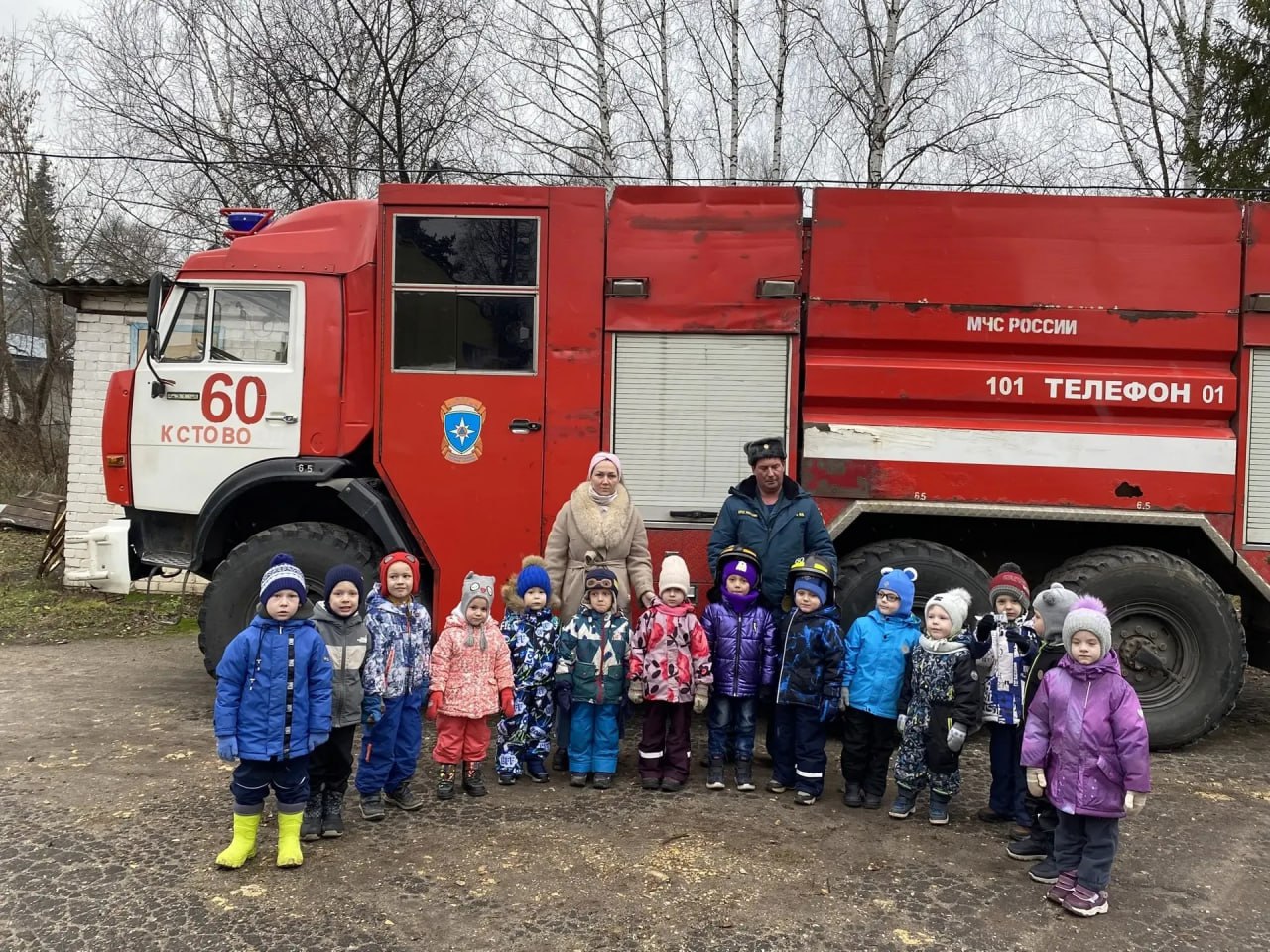 Экскурсия в мир пожарных. Дети из детского сада с.п. Селекционная станция стали свидетелями захватывающего события: настоящая пожарная машина посетила их учреждение, подарив малышам незабываемые впечатления и познавательную...