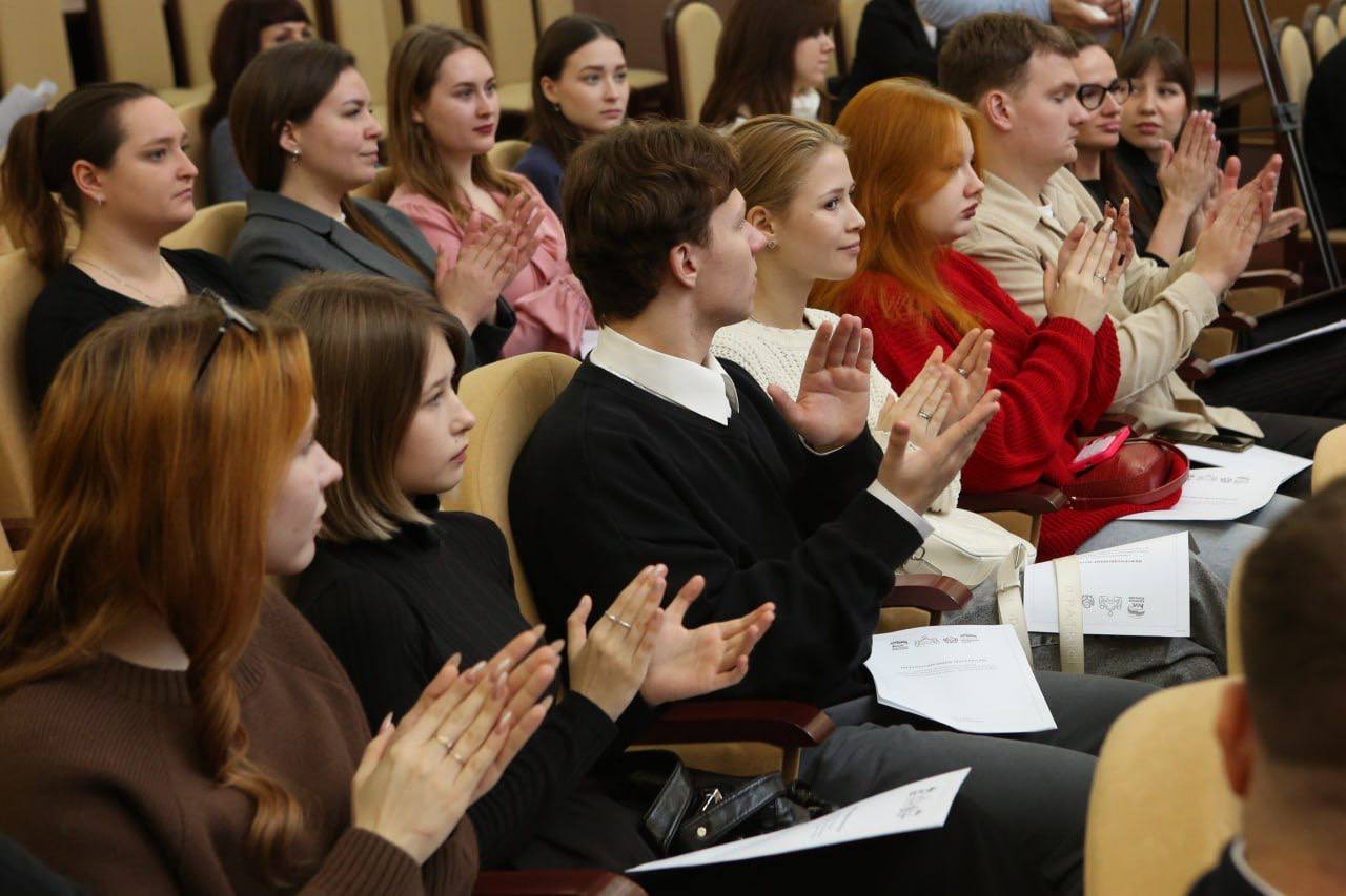 Вместе с коллегой-депутатом Сергеем Пляскиным приняли участие в итоговом в этом году выездном заседании Совета работающей молодежи Нижегородской области Вместе с коллегой-депутатом Сергеем Пляскиным приняли участие в итоговом в этом году выездном заседании Совета работающей молодежи Нижегородской области