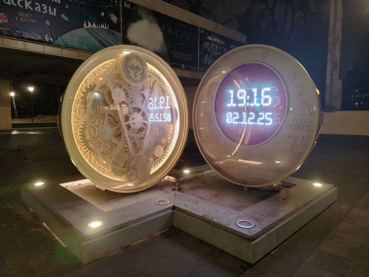 Часы обратного отсчета 800-летия Нижнего Новгорода отремонтировали и вернули на площадь перед ТЮЗом