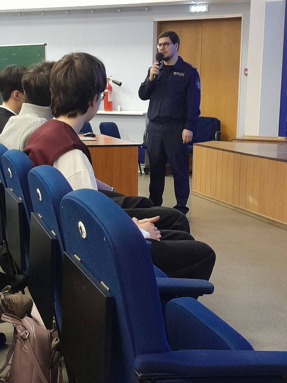 Сотрудник регионального следственного управления в преддверии Международного дня борьбы с коррупцией встретился с учащимися лицея Сотрудник регионального следственного управления в преддверии Международного дня борьбы с коррупцией встретился с учащимися лицея