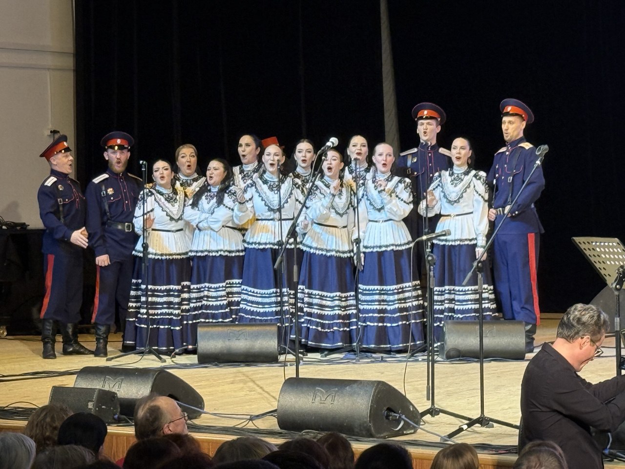 Этно рок концерт «Ой, то не вечер» в рамках проекта «Есть на Волге утёс» стал не просто музыкальным событием прошедшего воскресного вечера — это было возвращение к нашим корням, к тем смыслам, которые передавались из уст в... Этно рок концерт «Ой, то не вечер» в рамках проекта «Есть на Волге утёс» стал не просто музыкальным событием прошедшего воскресного вечера — это было возвращение к нашим корням, к тем смыслам, которые передавались из уст в...