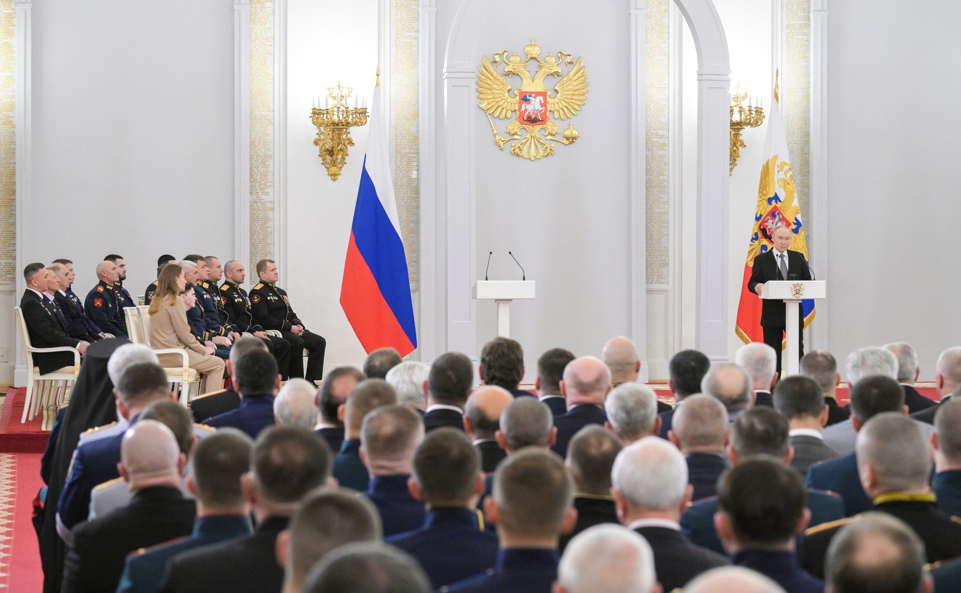 Сегодня, в День защитника Отечества, я рад находиться в Георгиевском зале Московского Кремля на торжественном вручении медалей «Золотая Звезда» Героям России