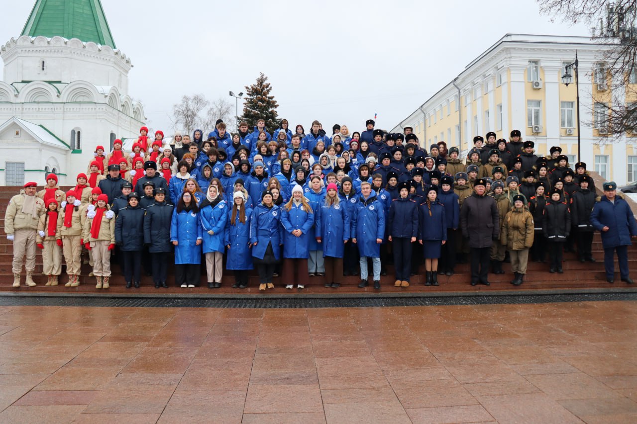 Сотрудники регионального следственного управления приняли участие в церемонии возложения цветов к Вечному огню в честь Дня Героев Отечества Сотрудники регионального следственного управления приняли участие в церемонии возложения цветов к Вечному огню в честь Дня Героев Отечества