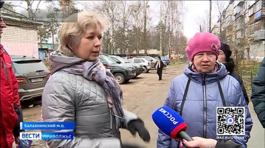 Задыхаются от едкого запаха и тонут в канализационных водах