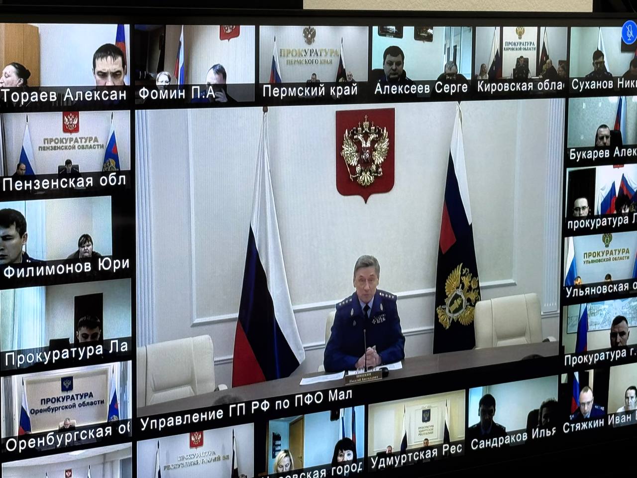 Сегодня посредством видео-конференц-связи заместитель Генерального прокурора Российской Федерации Николай Шишкин принял граждан, разрешение обращений которых поставлено на контроль в прокуратуре Нижегородской области