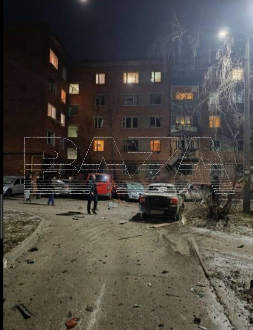 Беспилотник рухнул на жилой дом в Чебоксарах – ранены четыре человека Беспилотник рухнул на жилой дом в Чебоксарах – ранены четыре человека