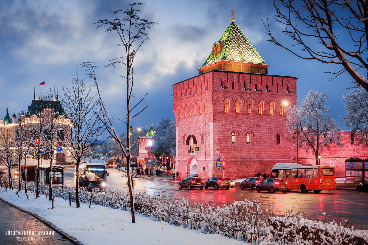 Волшебные виды Дмитриевской башни в декорациях декабря Волшебные виды Дмитриевской башни в декорациях декабря