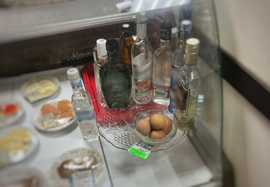 Более 1 тыс. бутылок с нелегальным алкоголем изъяли из магазинов и баров в Нижегородской области в 2025 году