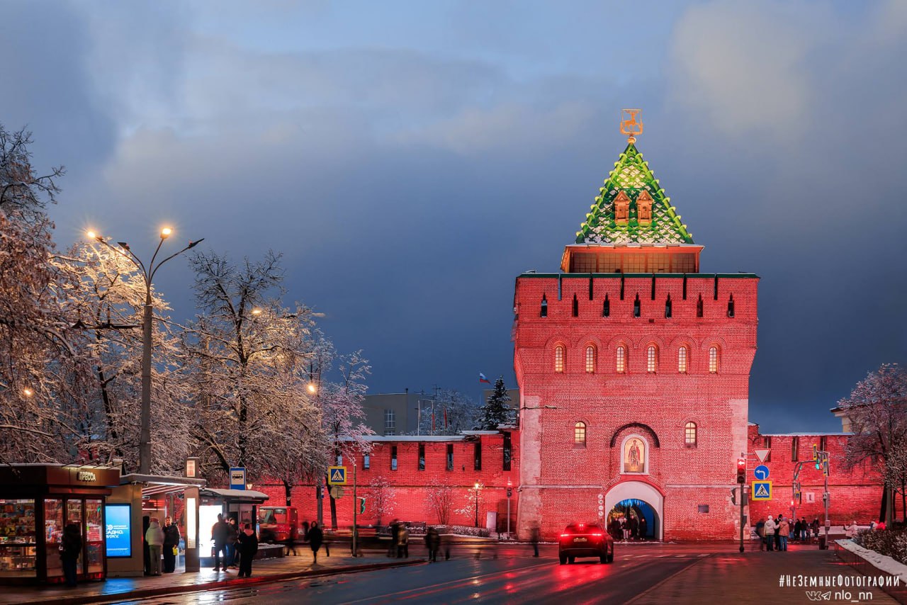 Волшебные виды Дмитриевской башни в декорациях декабря Волшебные виды Дмитриевской башни в декорациях декабря