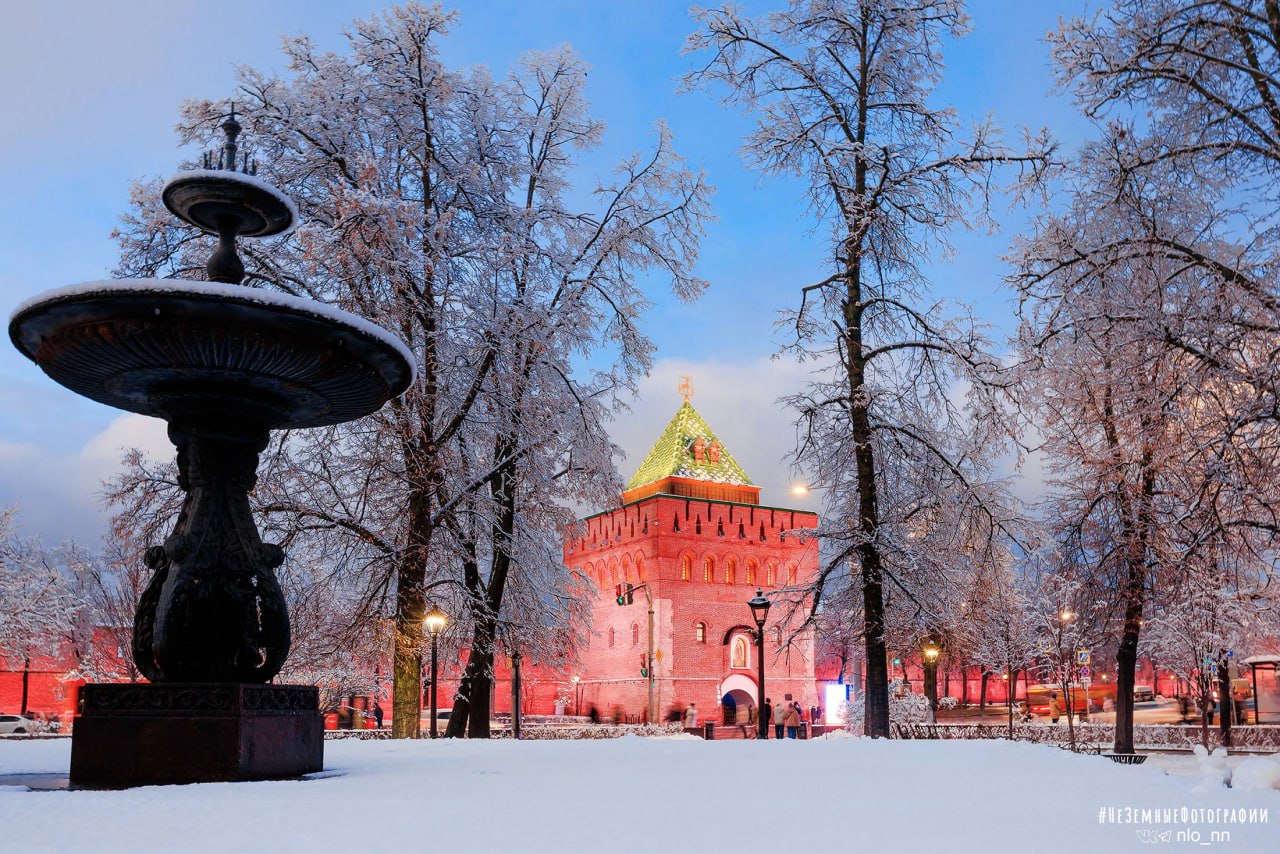 Волшебные виды Дмитриевской башни в декорациях декабря Волшебные виды Дмитриевской башни в декорациях декабря