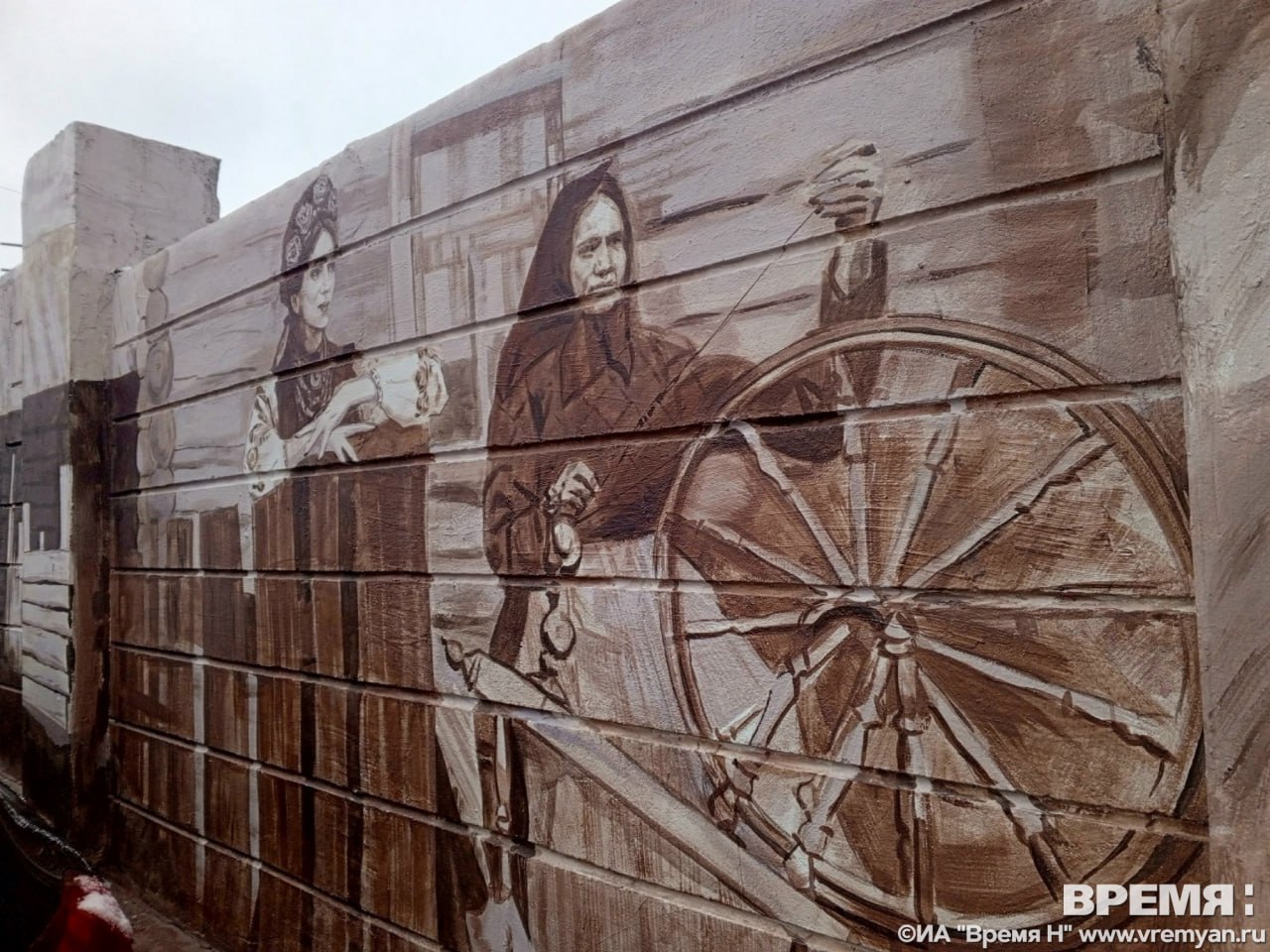 Исторический стрит-арт появился на заборе у Рождественской церкви Исторический стрит-арт появился на заборе у Рождественской церкви