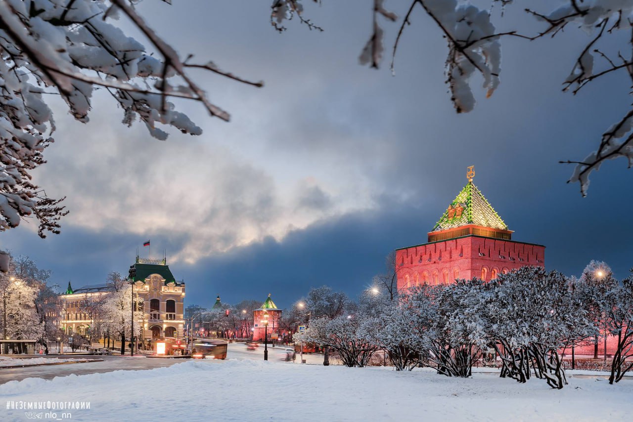 Волшебные виды Дмитриевской башни в декорациях декабря Волшебные виды Дмитриевской башни в декорациях декабря
