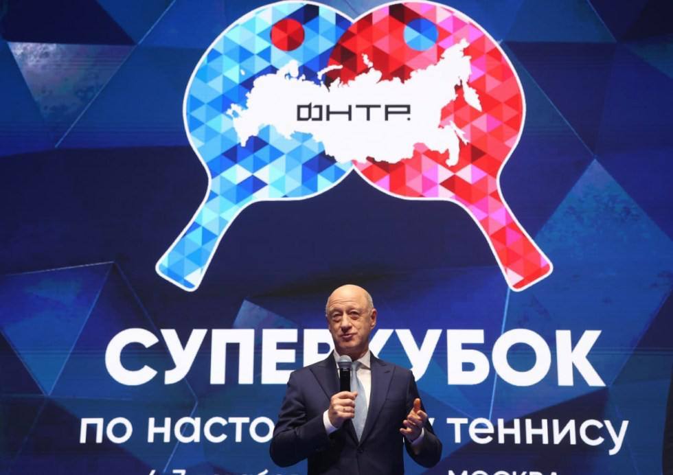 Президент ФНТР, зампред Госдумы Александр Бабаков вручил награды победителям и призерам последних в 2025 году всероссийских соревнований «Суперкубок»-2025, которые завершились в Москве