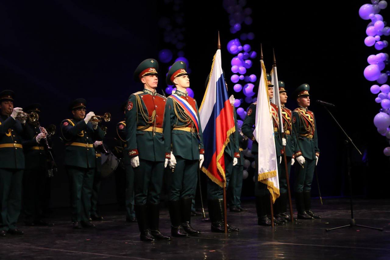 55 лет Советскому району!. Советский район для меня – самый близкий в Нижнем Новгороде, здесь мой избирательный округ № 30. Когда впервые сюда приехал, отметил, что здесь есть места, где зелено, уютно, тихо, как на... 55 лет Советскому району!. Советский район для меня – самый близкий в Нижнем Новгороде, здесь мой избирательный округ № 30. Когда впервые сюда приехал, отметил, что здесь есть места, где зелено, уютно, тихо, как на...