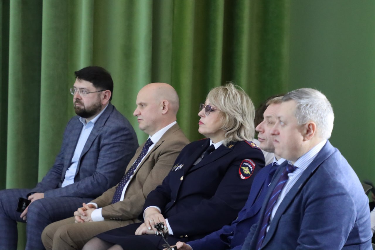 В Нижегородском Доме народного единства состоялось торжественное вручение первых паспортов юным нижегородцам В Нижегородском Доме народного единства состоялось торжественное вручение первых паспортов юным нижегородцам