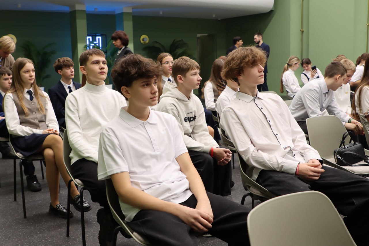 В Нижегородском Доме народного единства состоялось торжественное вручение первых паспортов юным нижегородцам В Нижегородском Доме народного единства состоялось торжественное вручение первых паспортов юным нижегородцам