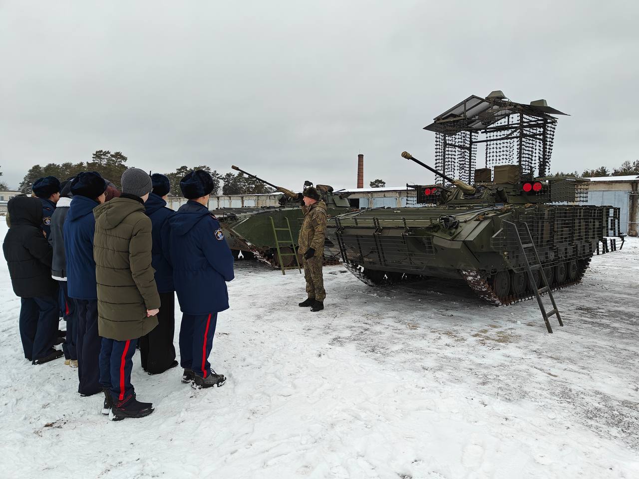 Нижегородские кадеты посетили воинскую часть в рамках профориентационной экскурсии Нижегородские кадеты посетили воинскую часть в рамках профориентационной экскурсии
