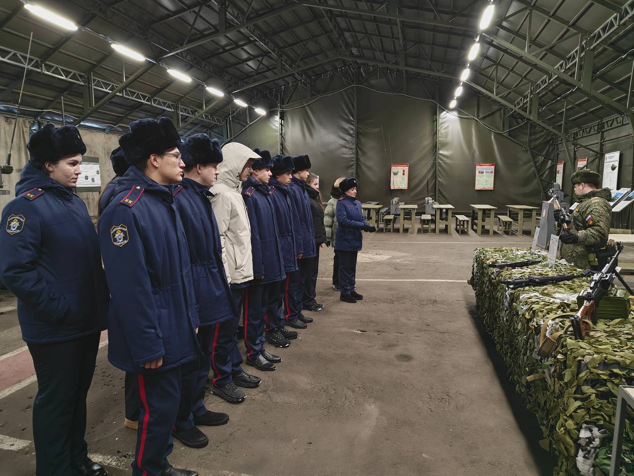 Нижегородские кадеты посетили воинскую часть в рамках профориентационной экскурсии Нижегородские кадеты посетили воинскую часть в рамках профориентационной экскурсии