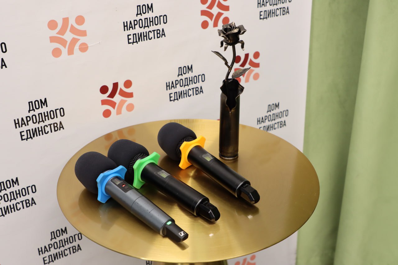 В Нижегородском Доме народного единства состоялось торжественное вручение первых паспортов юным нижегородцам В Нижегородском Доме народного единства состоялось торжественное вручение первых паспортов юным нижегородцам