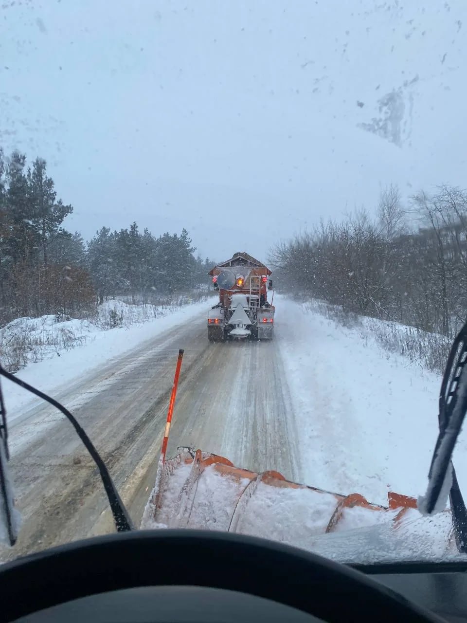 В Дзержинске на борьбу со снегопадом и гололёдом направили 26 единиц специализированной техники В Дзержинске на борьбу со снегопадом и гололёдом направили 26 единиц специализированной техники