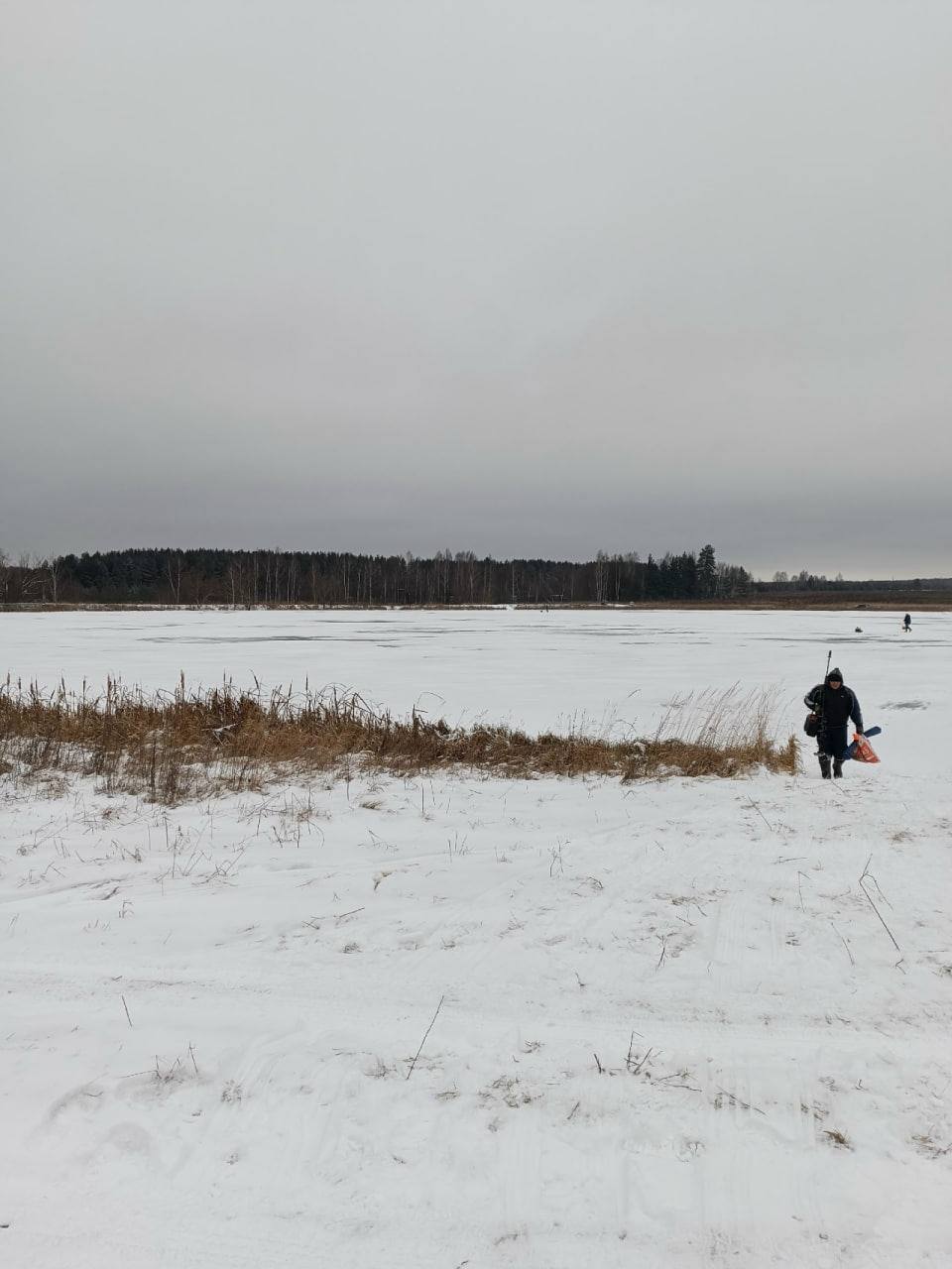 Некоторые рыбаки уже вышли на первую зимнюю рыбалку — и это смертельно опасно Некоторые рыбаки уже вышли на первую зимнюю рыбалку — и это смертельно опасно