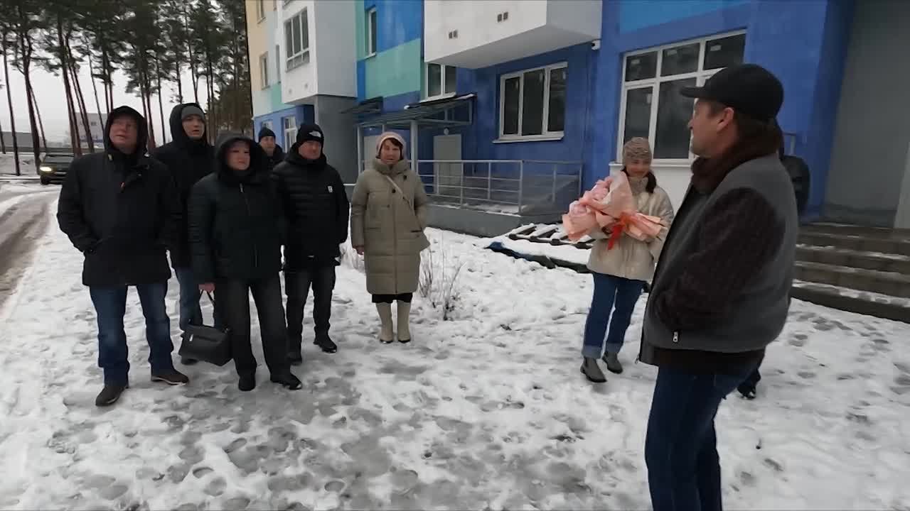 — Трём дзержинцам, чье жилье было признано аварийным, вручили ключи от новых квартир