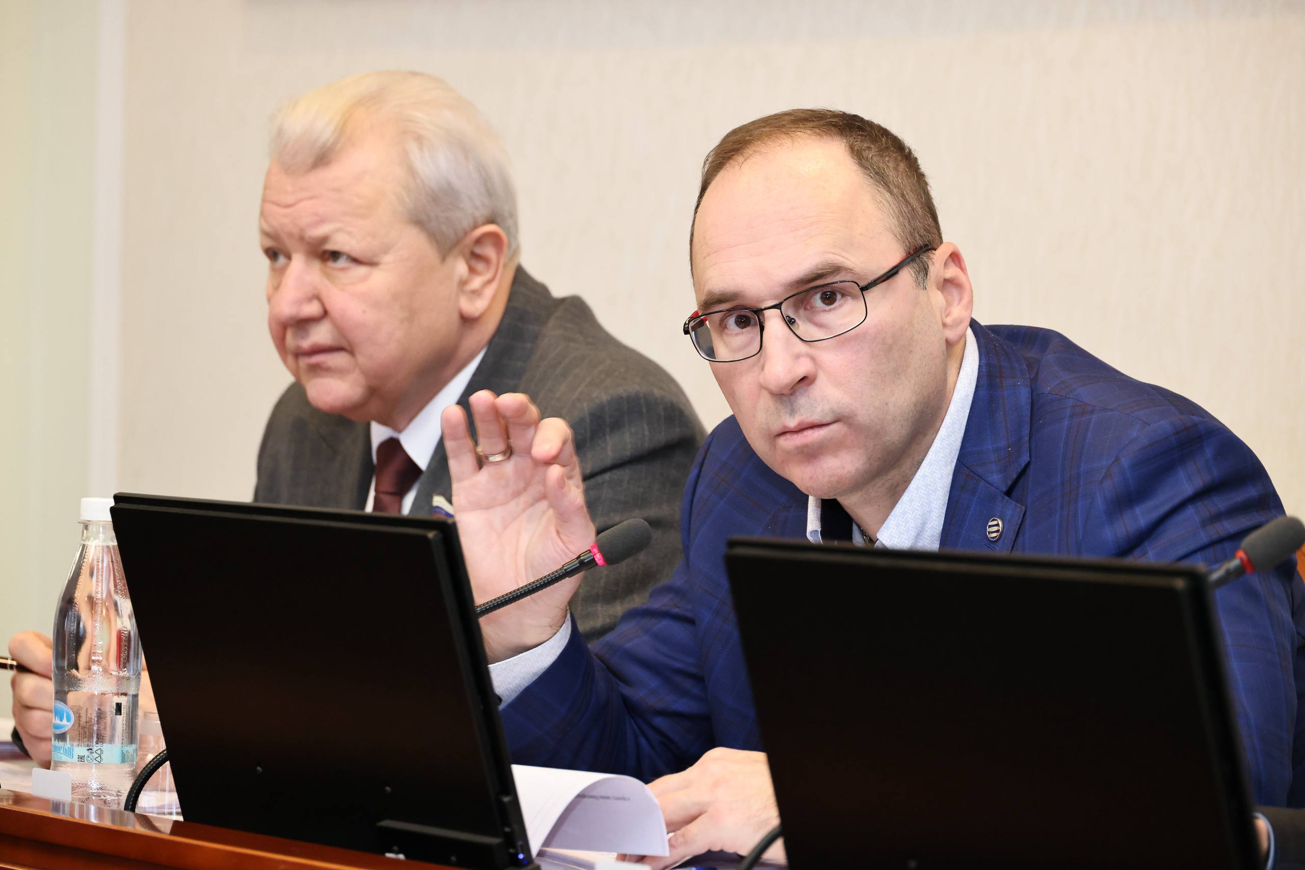 Накануне принятия областного бюджета на 2026 год жарко обсудили на комитете по бюджету и налогам около 30 поправок, внесенных депутатами, комитетами, фракциями и губернатором