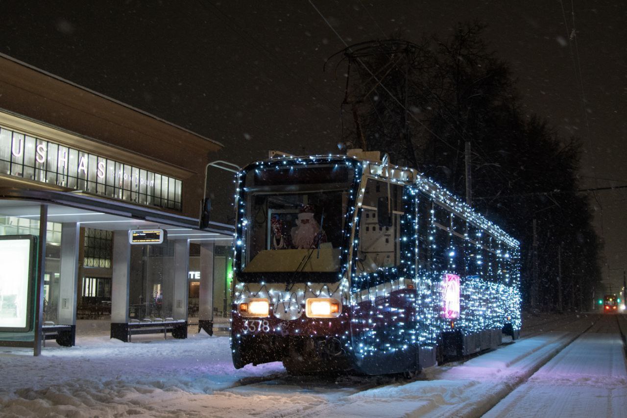 Новогодние трамваи вышли на маршруты Нижнего Новгорода Новогодние трамваи вышли на маршруты Нижнего Новгорода