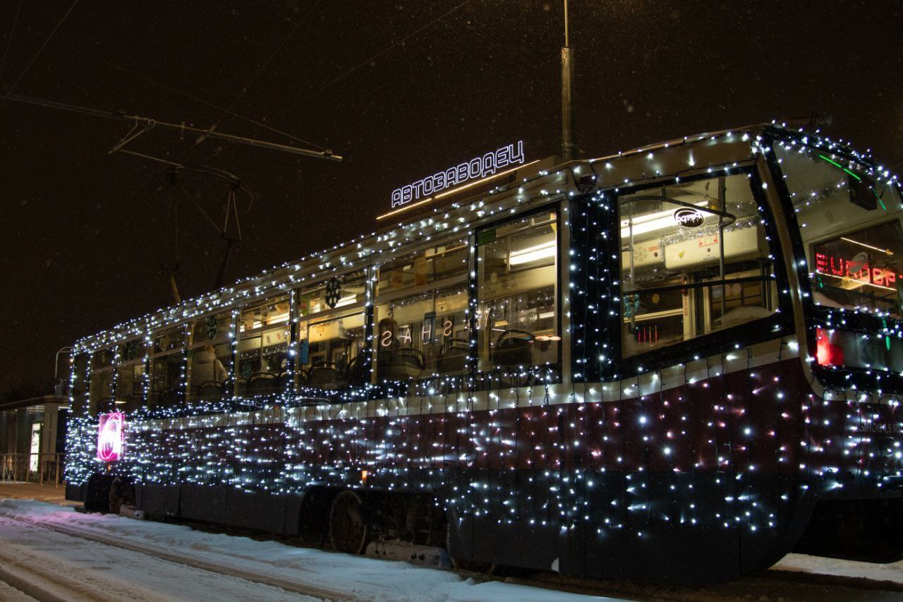 Новогодние трамваи вышли на маршруты Нижнего Новгорода Новогодние трамваи вышли на маршруты Нижнего Новгорода