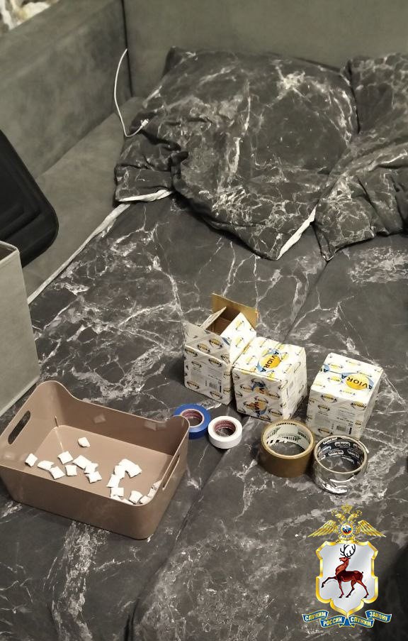 Молодой человек задержан полицейскими по подозрению в незаконном обороте наркотиков