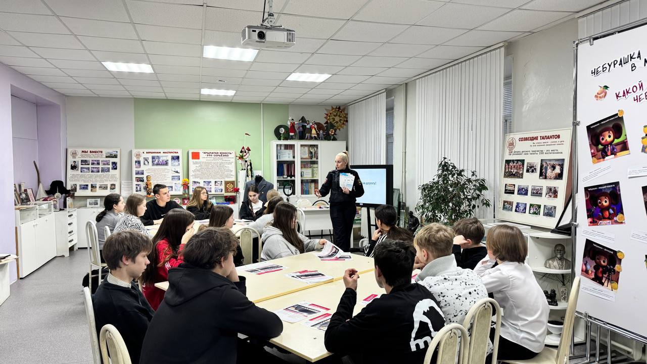 Профилактическая встреча с Юными Инспекторами Движения прошла во Дворце детского творчества Профилактическая встреча с Юными Инспекторами Движения прошла во Дворце детского творчества