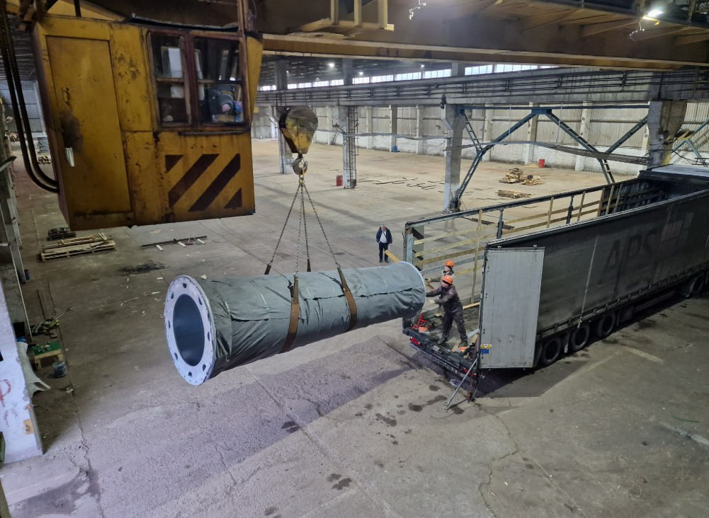 Первые шесть опор для будущей канатной дороги через Оку привезли в Нижний Новгород