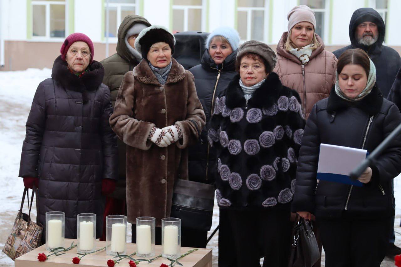 Сегодня открыли мемориальную доску первому директору МБОУ "Школа №47" Дмитрию Александровичу Пётрушкину Сегодня открыли мемориальную доску первому директору МБОУ "Школа №47" Дмитрию Александровичу Пётрушкину