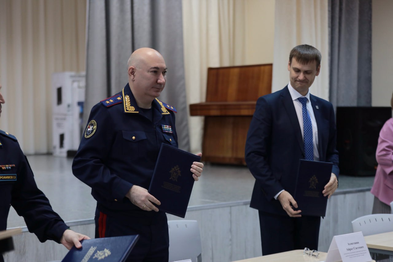 Руководитель регионального следственного управления подписал соглашение о сотрудничестве и принял участие в юбилейном патриотическом уроке Руководитель регионального следственного управления подписал соглашение о сотрудничестве и принял участие в юбилейном патриотическом уроке